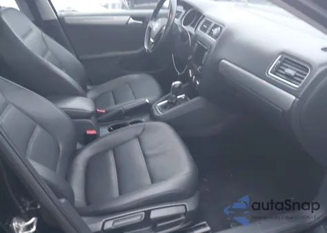 2015 Volkswagen Jetta 1.8T Se z USA, uszkodzony, nr VIN 3VWD17AJ7FM228899